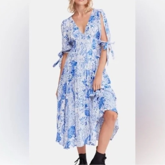 Free People Dresses & Skirts - FREE PEOPLE Tropical Blue and White Fit & Flare Midi Dress